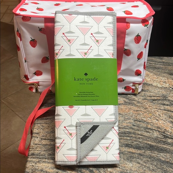 Kate Spade Strawberry Print Cooler Bag  & Reversible Drying Mat - Picture 6 of 8